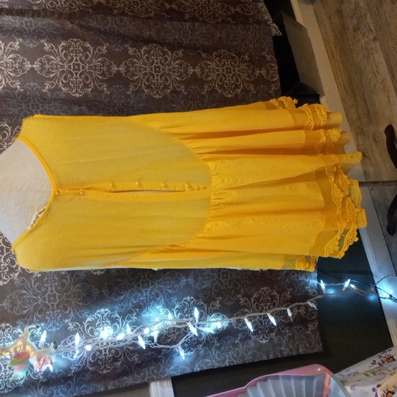 Hand embellished brocade lace front lined tank top - Picture 3 of 5